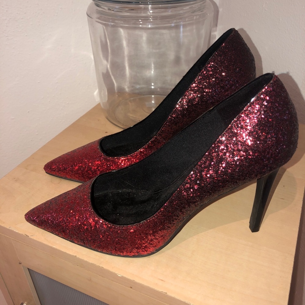 Fiona Night Black and Red Glitter Ombré Pumps